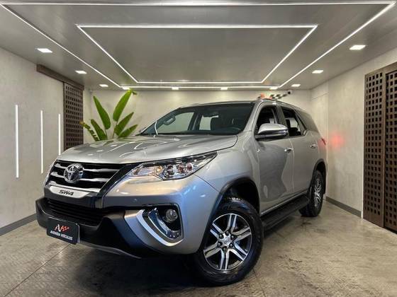 TOYOTA HILUX SW4 2.7 SRV 7 LUGARES 4X2 16V FLEX 4P AUTOMÁTICO